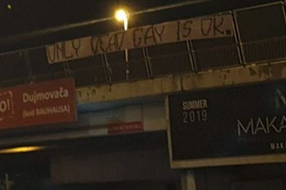 Transparent uvredljivog sadržaja postavljen uoči Splitskog Pridea (Foto: Dalmatinski portal)