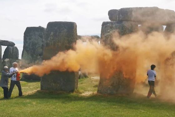 Prosvjednici za zaštitu okoliša obojali Stonehenge