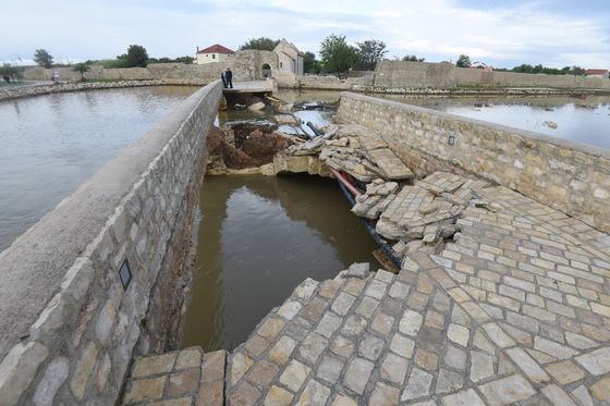 Porušeni mostovi u Ninu (Foto: Pixell)