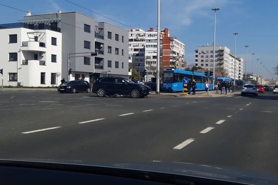 Prometna nesreća na križanju Horvaćanske i Petrovaradinske (Foto: Dnevnik.hr)