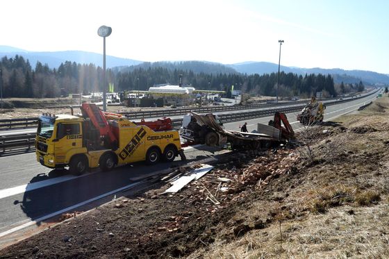 Prevrnuti šleper na A6 kod odmorišta Kupjak - 2