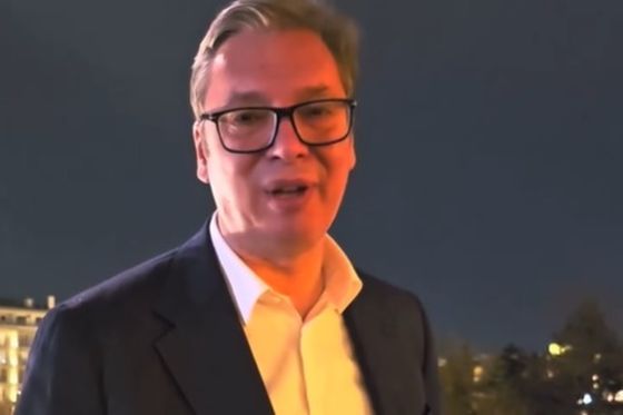 Aleksandar Vučić na terasi Skupštine Srbije