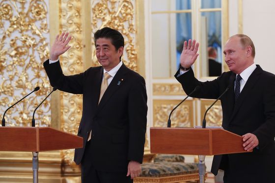 Shinzo Abe i Vladimir Putin (Foto: AFP)