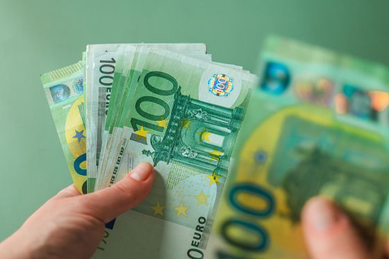 Novac, plaća