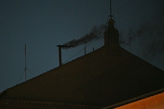 Crni dim iznad Vatikana
