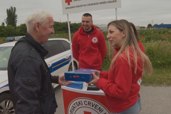 Hrvatski križ poklanja kutiju prve pomoći