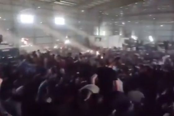 Palestinci sami uzimaju hranu