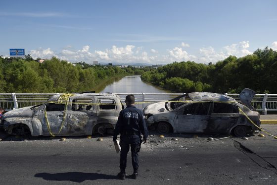 Automobili ubijene obitelje nakon napada narkokartela (Foto: AFP)