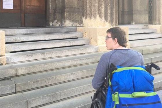 Stigao na vještačenje pa ostao na ulici (Foto: Facebook)