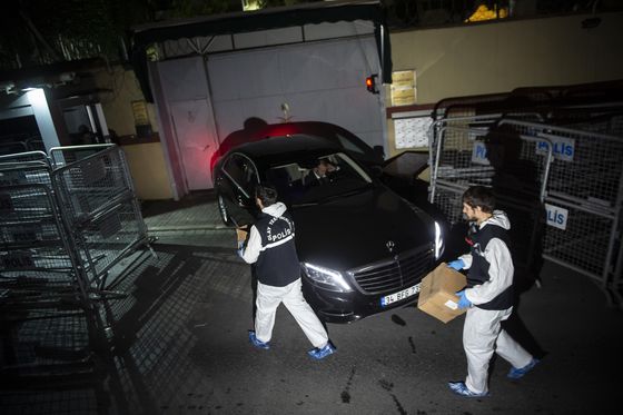 Turski forenzičari u saudijskom konzulatu u Istanbulu (Foto: AFP)