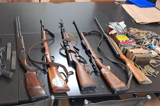 Policija pronašla veliku količinu oružja i streljiva