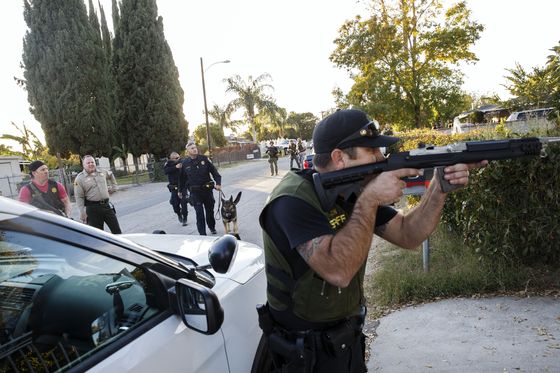 Američka policija s dugim cijevima (Foto: Arhiva/AFP)