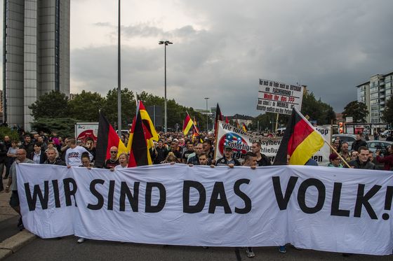 Članovi pokreta "Pro Chemnitz" na maršu kroz grad Chemnitz (Foto: AFP)
