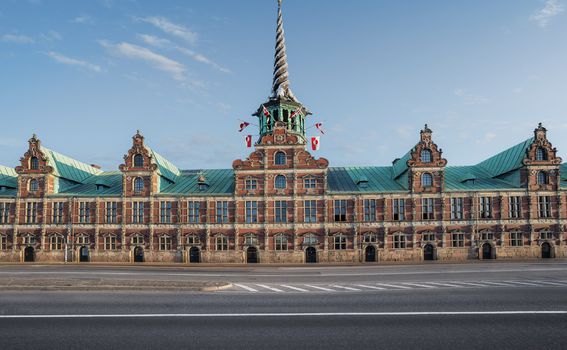 Zgrada stare burze u Kopenhagenu u punom sjaju