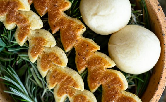 Domaći kruh u Boškincu- mliječno pecivo s ovčijim mlijekom i kruh pečen na tabli s komoračem