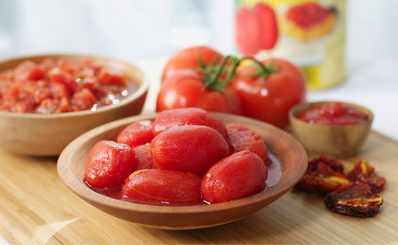 Cijele rajčice iz konzerve dobar su izbor za umake