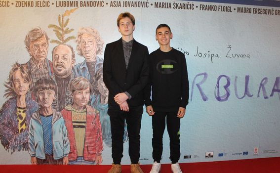 Mlade zvijezde filma „Garbura“ na zagrebačkoj premijeri