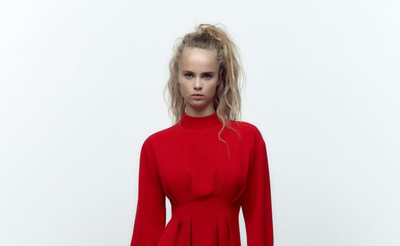 Crvena haljina mini duljine iz Zare (cijena: 150,65 kuna)