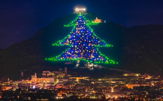 Najveće božićno drvce na svijetu