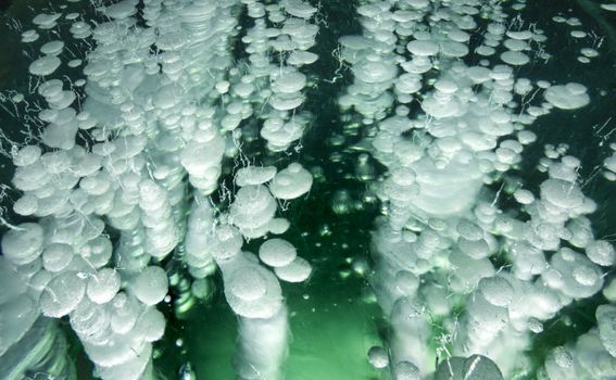 Smrznuti mjehurići metana pod jezerom Spray u Kanadi