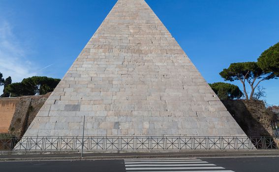 Cestijeva piramida u Rimu - 1