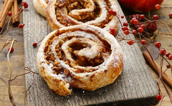 Rolice od jabuke i cimeta