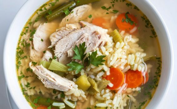 Pileća juha s rižom