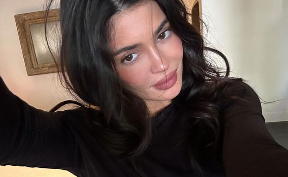 Kylie Jenner - 1