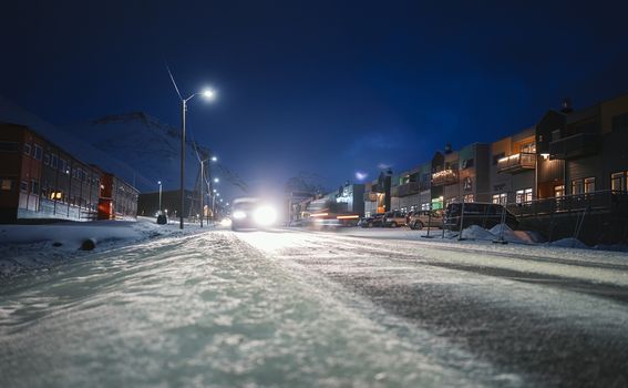 Rrugët janë të ndriçuara mirë gjatë natës polare