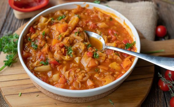 Povrtno varivo od leće i kupusa