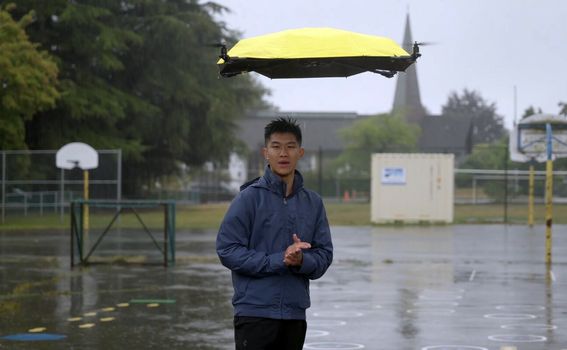 Lebdeći kišobran inovatora Johna Tsea s kanala I Build Stuff - 1