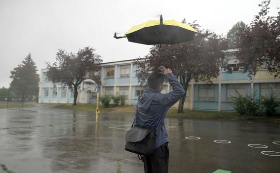 Lebdeći kišobran inovatora Johna Tsea s kanala I Build Stuff - 2