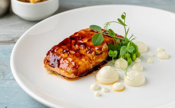 Losos u miso marinad