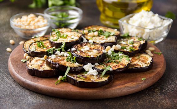 Salata od patlidžana s mentom i pinjolima