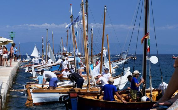 Barke pred start regate u Mošćeničkoj Dragi