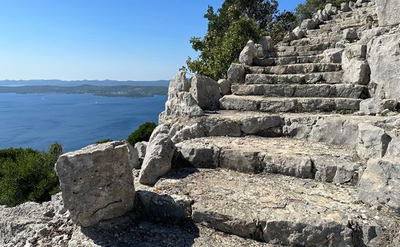 Ugljan, otok maslina, povijesti i avantura - 9