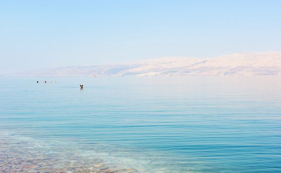 Mrtvo more poznato je jer njegova velika količina soli pogoduje plutanju