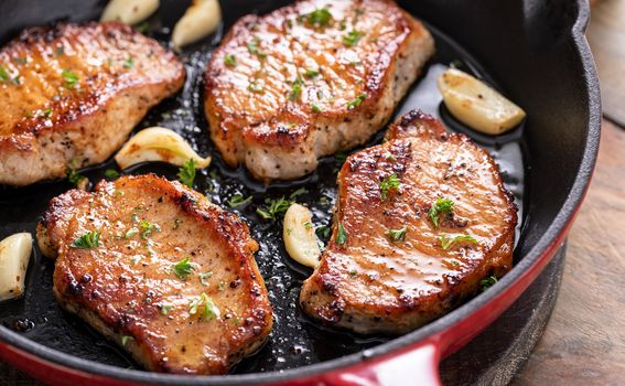 Ispecite sočan i mekan svinjski kotlet