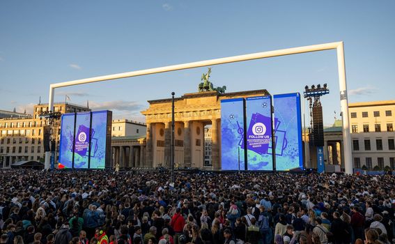 Najveći nogometni gol postavljen ispred Brandenburških vrata u Berlinu - 4