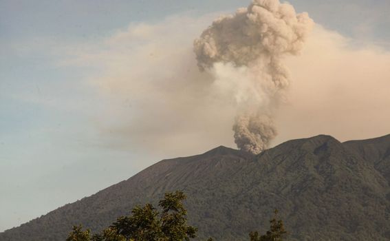 Iz vulkana Marapi u Indoneziji mjesecima se već dimi - 3
