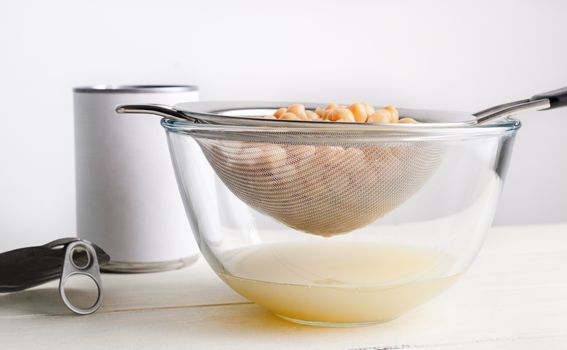 Tekućina iz konzerve slanutka ili graha zove se aquafaba