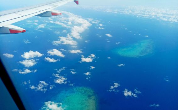 Pogled iz aviona na jedan dio Velikog koraljnog grebena