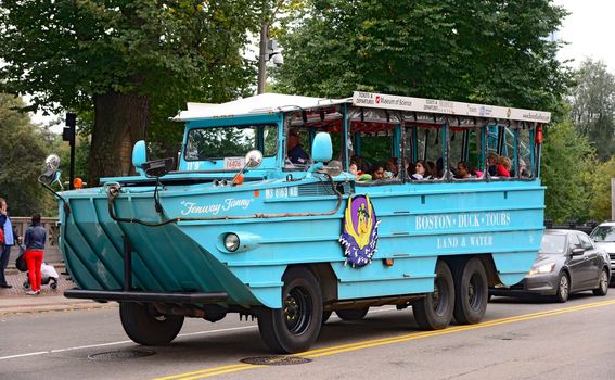 Replike DUKW vozila iz Drugog svjetskog rata za razgledavanje Bostona, SAD - 2