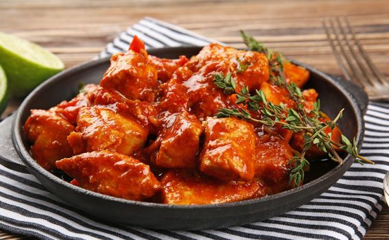 Piletina u ljutom umaku od rajčica