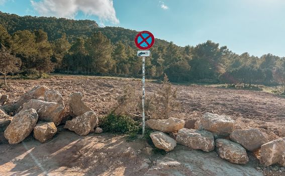 Mještani postavljaju kamenje kako bi spriječili pretjerani dolazak turista