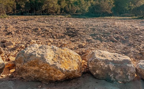 Mještani postavljaju kamenje kako bi spriječili pretjerani dolazak turista