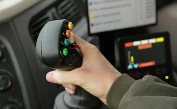 Kamion za krpanje rupa na cesti P5, tvrtke Cimline - 4