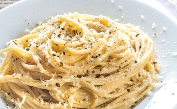 Špageti sa sirom i paprom