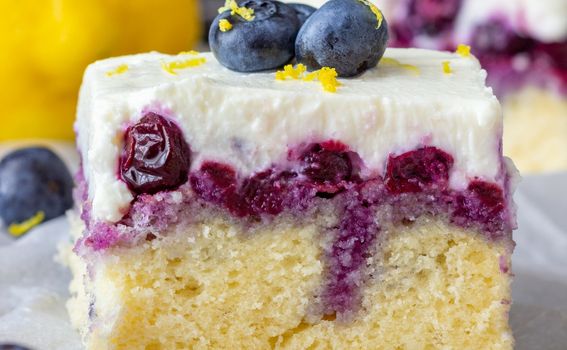 Poke kolač od borovnica