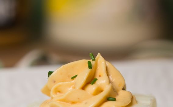 Punjena jaja inspirirana mimozom